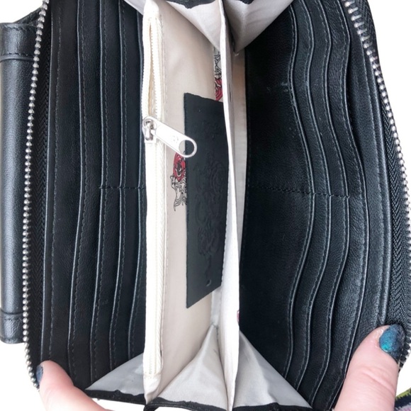 Rough Roses Women’s Black Faux Leather Zip Clutch Wallet Purse Accessory - Picture 2 of 9